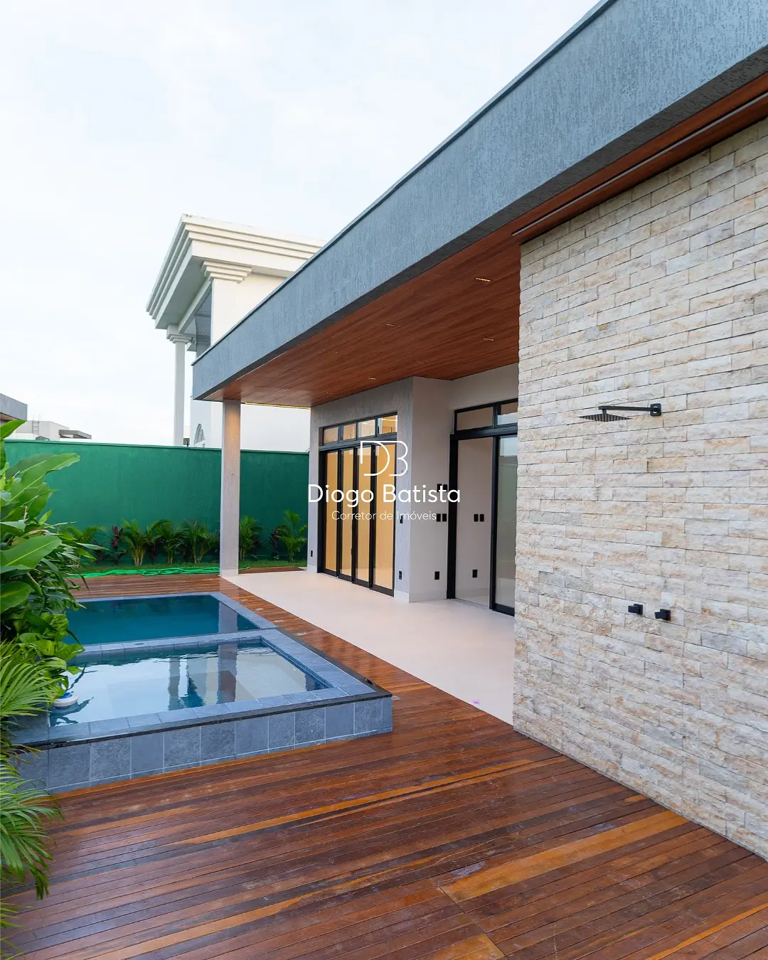 Casa plana tecnológica no Cidade Alpha